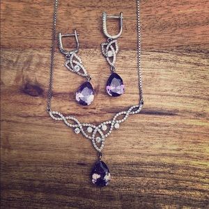 Earrings + necklace set